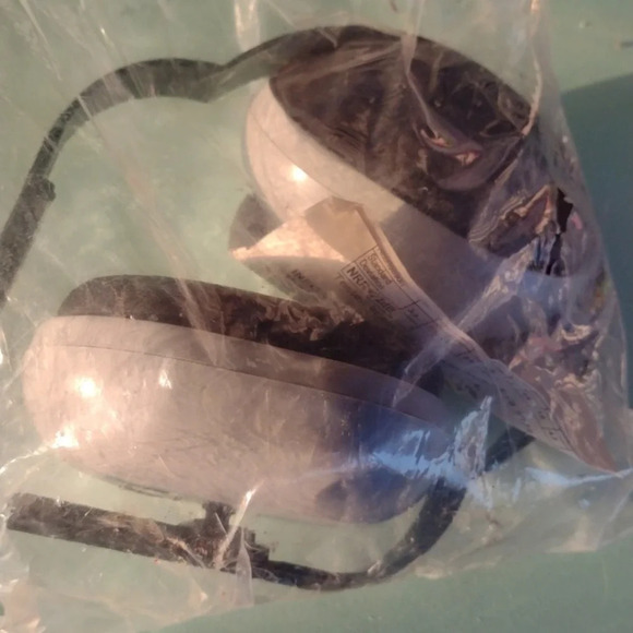 Hearing Protection Earmuffs - Picture 2 of 3